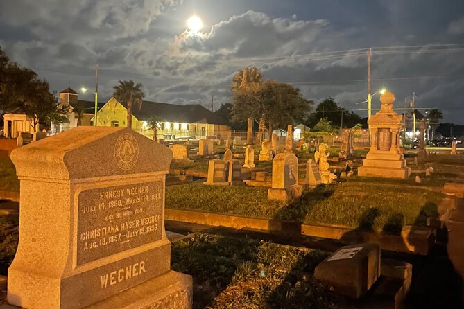 Galveston’s Haunted Cemetery Tour – Uncover Ghostly Tales Among the Graves